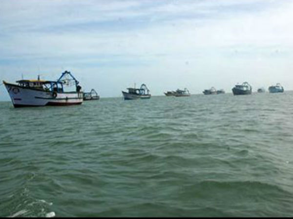 అద్భుతం: చేపల కోసం వల విసిరితే పల్సర్ బైక్ పడింది అద్భుతం: చేపల కోసం వల విసిరితే పల్సర్ బైక్ పడింది