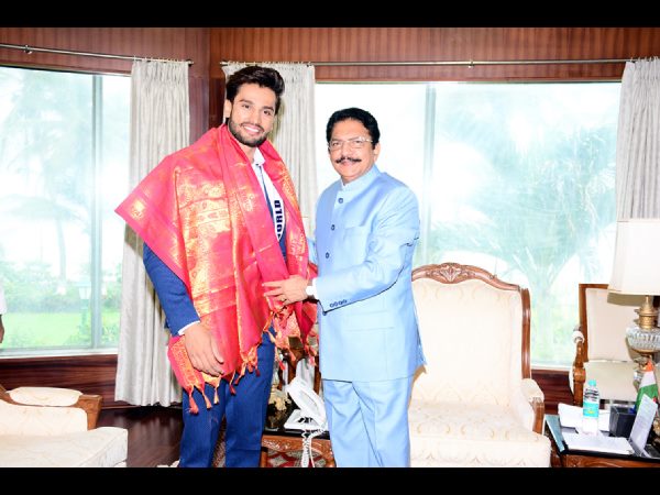 మహారాష్ట్ర గవర్నర్‌తో మిస్టర్ వరల్డ్ రోహిత్ ఖండేల్‌వాల్