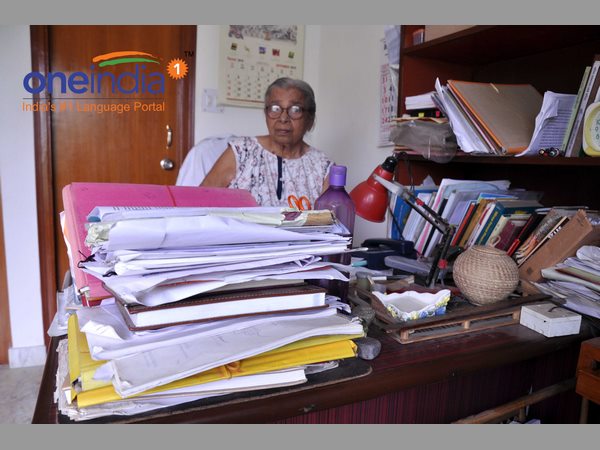 రైటర్ యాక్టివిస్ట్ రైటర్ యాక్టివిస్ట్