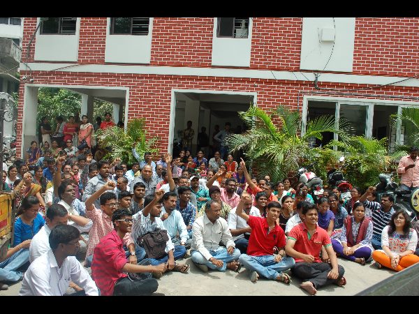 ధర్నాకు తరలివచ్చి :