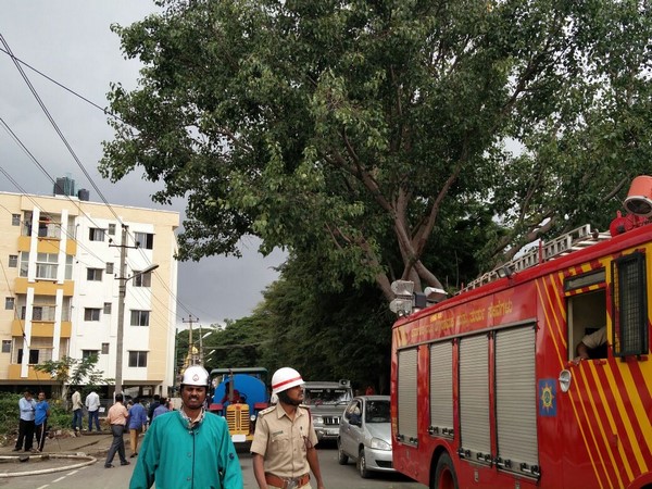 చేపలు పట్టిన బెంగుళూరు వాసులు 