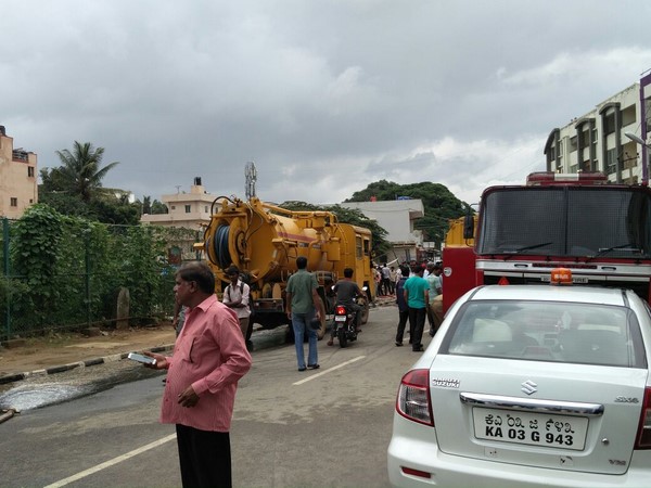 చేపలు పట్టిన బెంగుళూరు వాసులు 