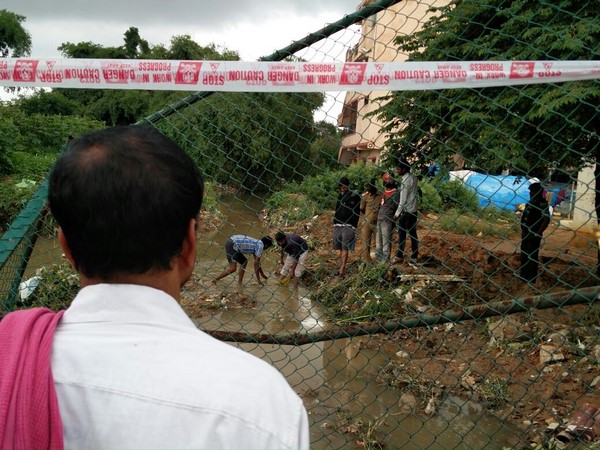 చేపలు పట్టిన బెంగుళూరు వాసులు 