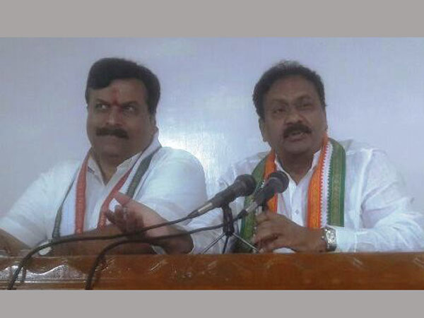 కేటీఆర్ పైన కాంగ్రెస్ ఆరోపణ