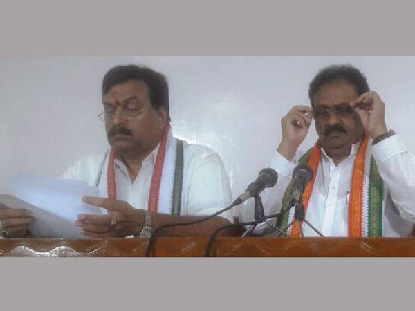 కేటీఆర్ పైన కాంగ్రెస్ ఆరోపణ