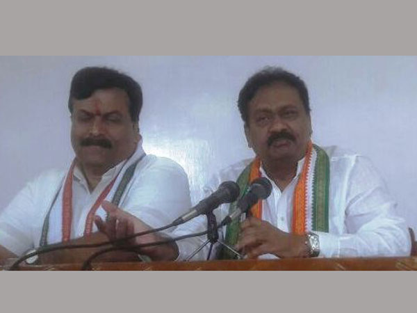 కేటీఆర్ పైన కాంగ్రెస్ ఆరోపణ