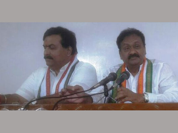 కేటీఆర్ పైన కాంగ్రెస్ ఆరోపణ