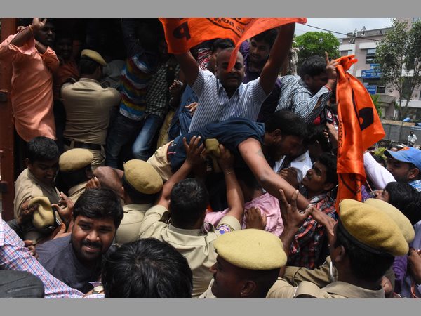 ఏబీవీపీ ఆందోళన