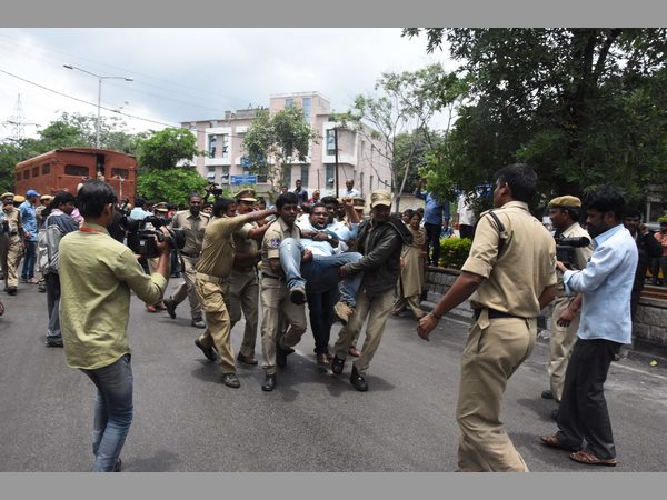 ఏబీవీపీ ఆందోళన
