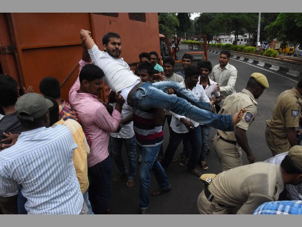 ఏబీవీపీ ఆందోళన