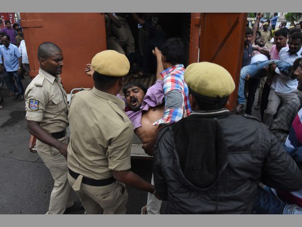 ఏబీవీపీ ఆందోళన