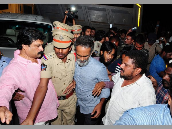 వైయస్ విగ్రహం తొలగింపు