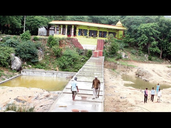  Jaya urges Andhra CM to reduce height of check dam on Palar