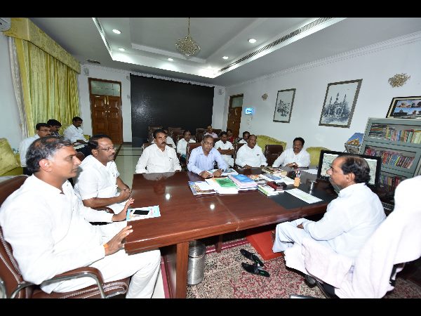 KCR briefs Narasimhan on his visit to Delhi
