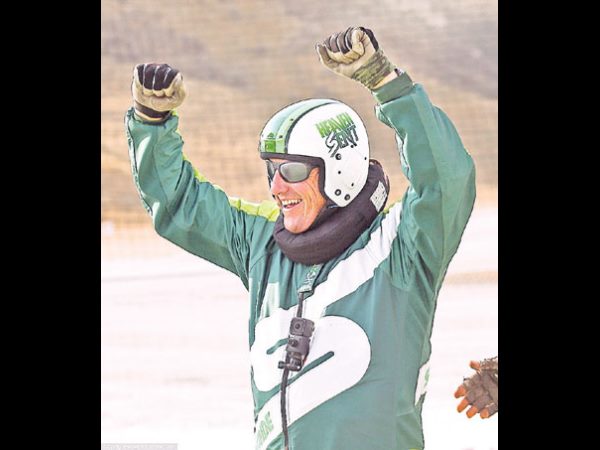 పారాచూట్ లేకుండా 25వేల ఎత్తు నుంచి దూకేశాడు 