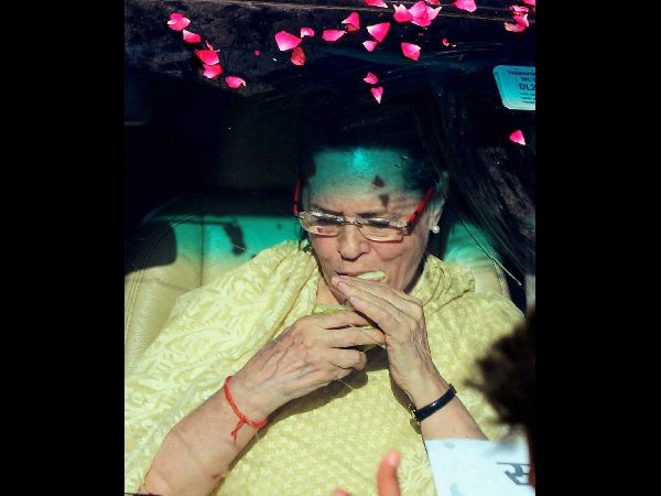 సోనియ రోడ్ షో