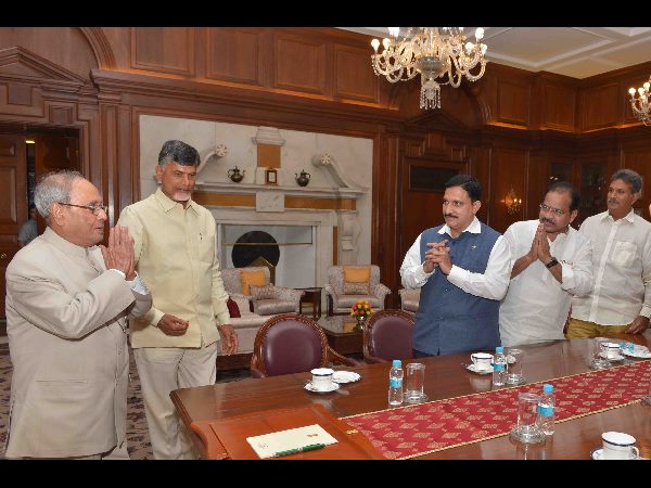 ప్రణబ్‌తో చంద్రబాబు