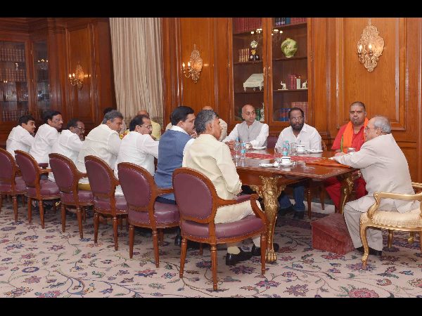 ప్రణబ్‌తో చంద్రబాబు