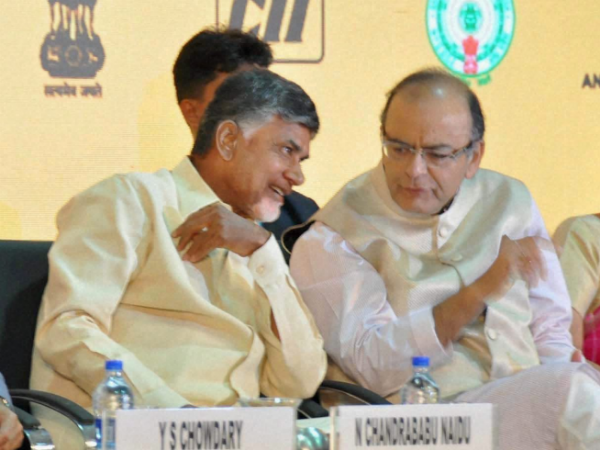 ఏదో ఒకటి తేల్చేద్దాం, నిధులకు బదులు హోదా: జైట్లీతో అమిత్ షా 