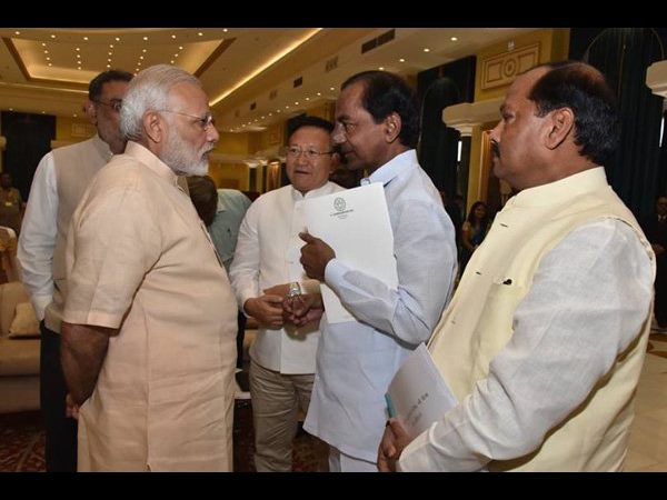 చంద్రబాబు బెదిరింపు: ఫ్రెండ్ షిప్ డే రోజున కేసీఆర్‌‌తో మోడీ