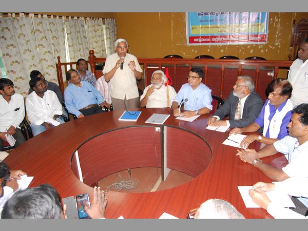 గద్దర్ జోక్యం చేసుకోవద్దు : మాల చైర్మన్