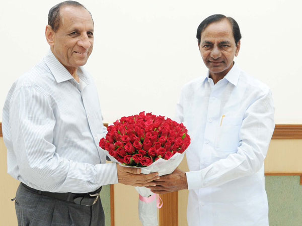 రాజ్‌‌భవన్‌లో సుప్రీం సీజేఐతో కేసీఆర్ భేటీ