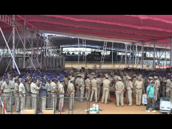 ప్రధాని పర్యటన ప్రధాని పర్యటన