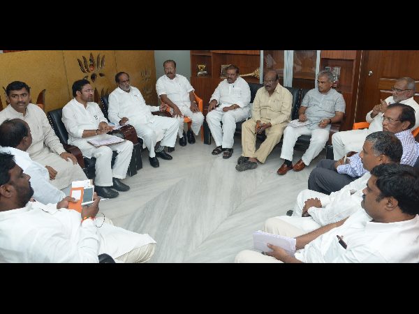 బీజేపీ నేతలు