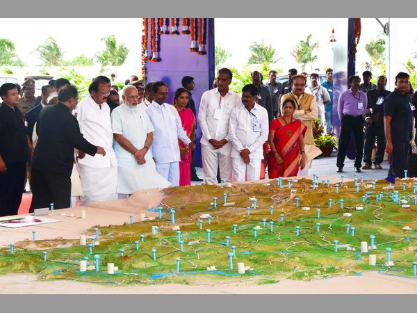 గజ్వేల్ సభలో నోరు జారిన ప్రధాని మోడీ 