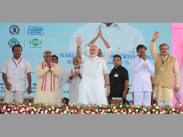 గజ్వేల్ సభలో నోరు జారిన ప్రధాని మోడీ 