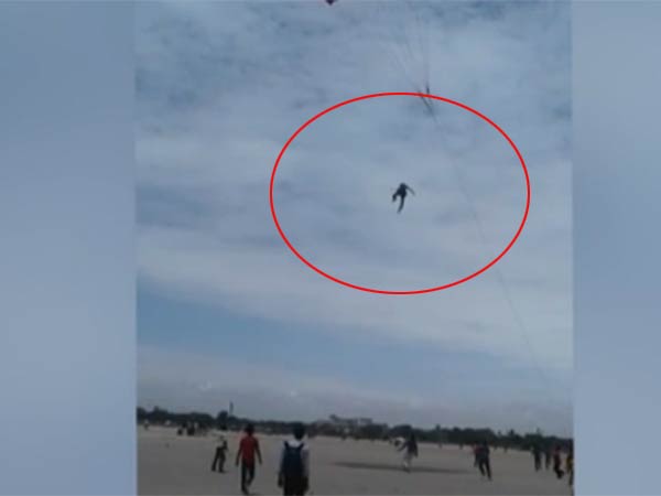 పోలీసులు ఎంట్రీ