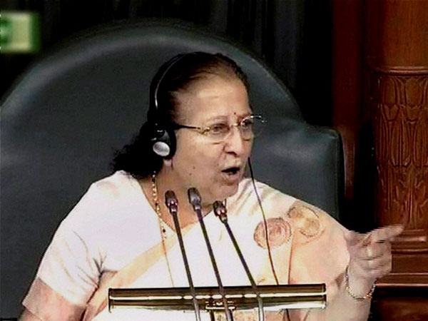  జీఎస్‌టీ బిల్లు ఏకగ్రీవం: అందరి విజయమన్న మోడీ, అన్నాడీఎంకే వాకౌట్