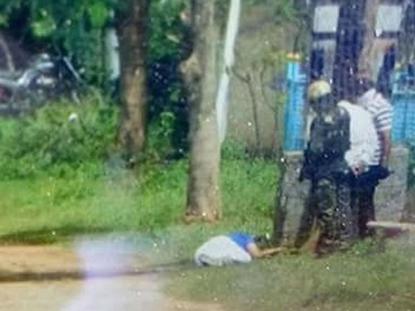 ఖాళీ చేయిస్తున్న పోలీసులు