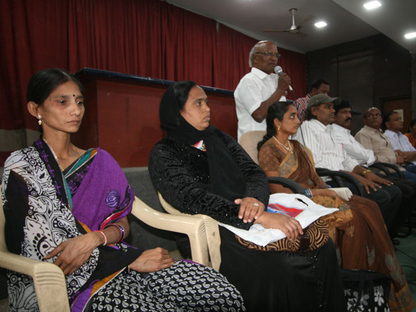 కరీంనగర్ జిల్లాలో వడ్డీల మోహన్ రెడ్డి వేధింపులకు మరొకరు బలి