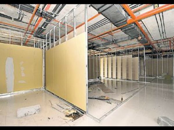 వెలగపూడిలో ఉద్యోగుల కష్టాలు: చంద్రబాబు తొందపడ్డారా? వెలగపూడిలో ఉద్యోగుల కష్టాలు: చంద్రబాబు తొందపడ్డారా?