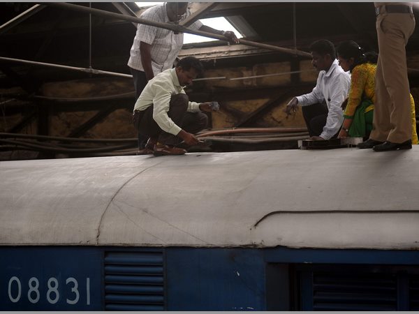 చెన్నైలో రైలు పైకప్పుకు రంధ్రం చేసి రూ. 342 కోట్ల చోరీ