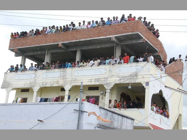 అనుచరుల అరెస్ట్