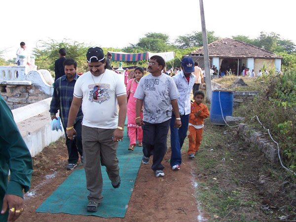 రూ. 5 లక్షలు డిమాండ్