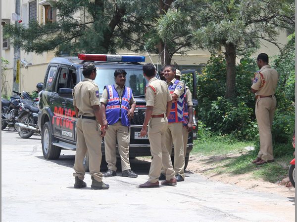  బంధువులపై నయీం ఆగ్రహం