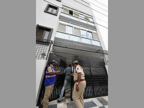 నయీం ఇంట్లో తనిఖీలు