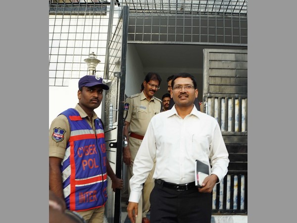 నయీంతో పోలీసులకు సంబంధాలు