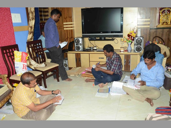 కూలీగా మొదలెట్టి, కోట్లు సంపాదించాడు 