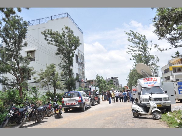 నయీం భాషలో కోకోనట్ ఎవరు?: ఆర్ధిక లావాదేవీల్లో ఆమె కీలకం నయీం భాషలో కోకోనట్ ఎవరు?: ఆర్ధిక లావాదేవీల్లో ఆమె కీలకం