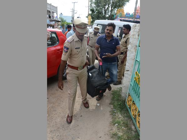 నయీం లీలలు ఎన్నో