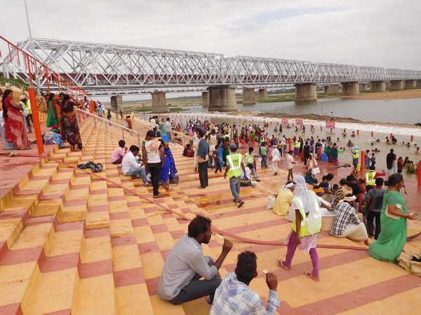 తొలిరోజు వెల వెల: రెండో రోజుకు కృష్ణా పుష్కరాలు