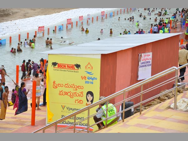  తొలిరోజు వెల వెల: రెండో రోజుకు కృష్ణా పుష్కరాలు