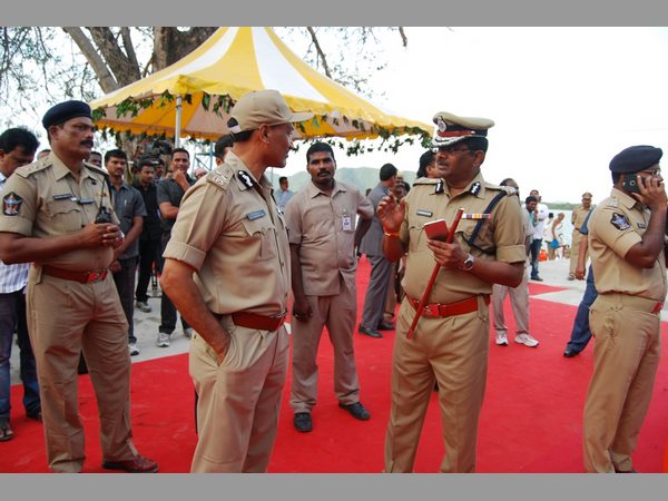 తొలిరోజు వెల వెల: రెండో రోజుకు కృష్ణా పుష్కరాలు 