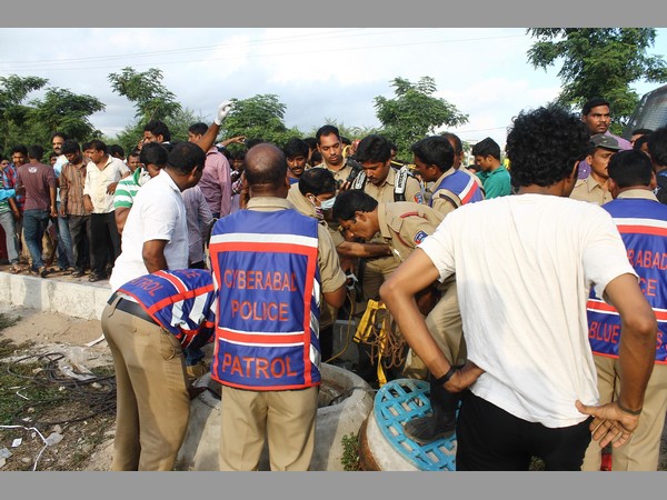 నలుగురి ప్రాణాలు తీసిన మ్యాన్ హోల్ నలుగురి ప్రాణాలు తీసిన మ్యాన్ హోల్