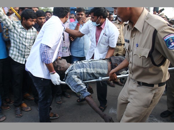 నలుగురి ప్రాణాలు తీసిన మ్యాన్ హోల్ నలుగురి ప్రాణాలు తీసిన మ్యాన్ హోల్