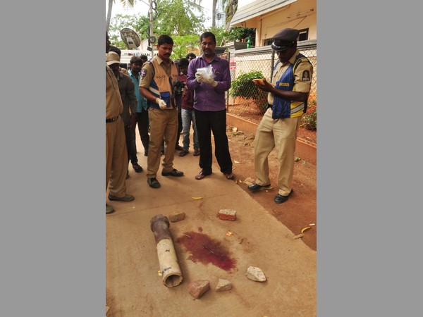 ఘటనా స్థలంలో రక్తపు మరకలు